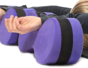 Shoulder support in yoga using the Buttafly to provide comfort with the arms stretched overhead